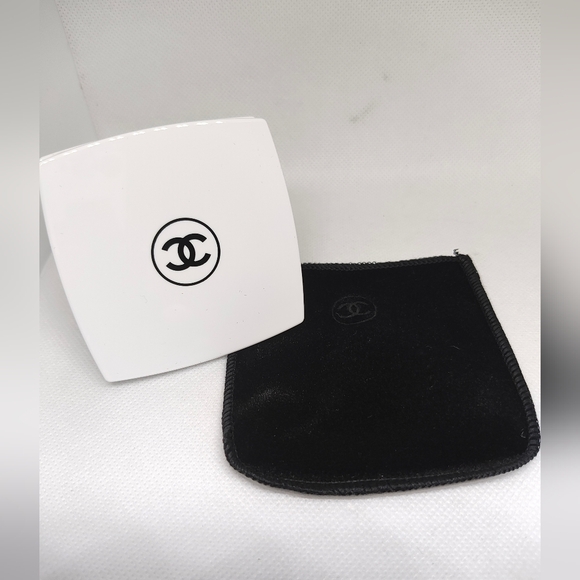 White With Black Lettering Double Facettes Compact Mirror - Picture 9 of 9